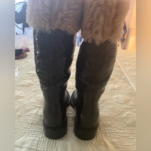 Chanel authentic winter boot with fur  inside - Picture 6 of 10